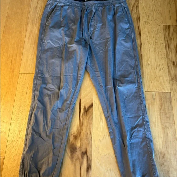 GAP Gray Cargo Relaxed Fit Joggers - Picture 1 of 11